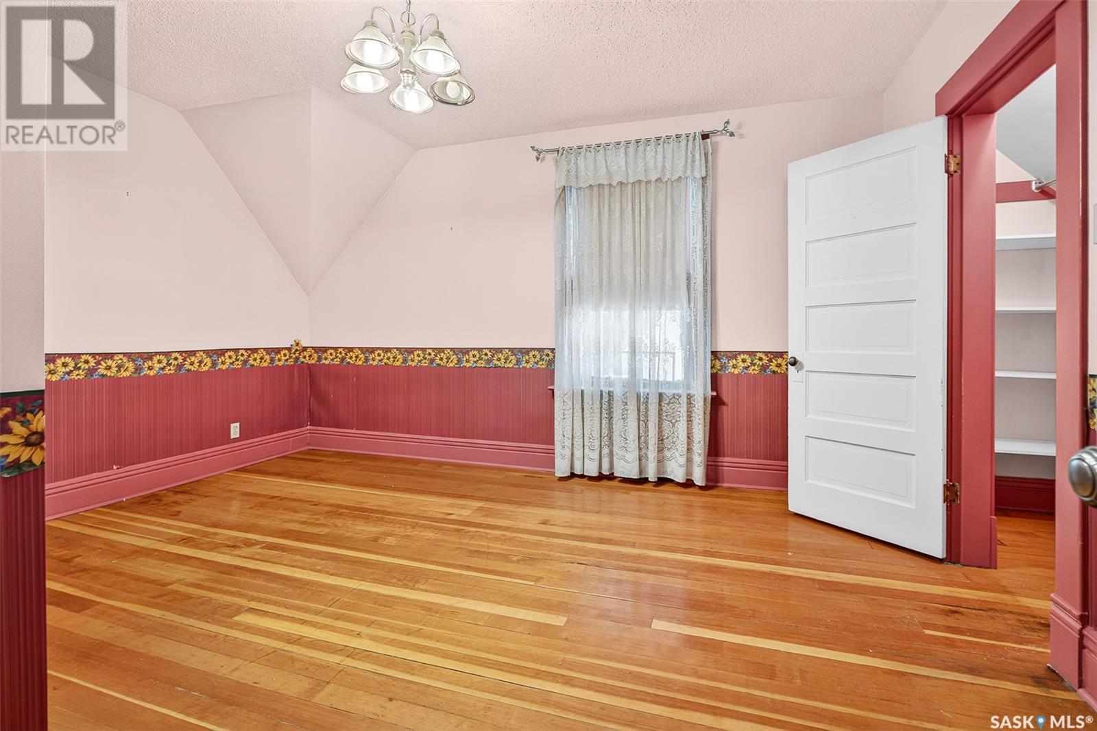 Photo 32 of 430 Ominica Street W, Moose Jaw SK