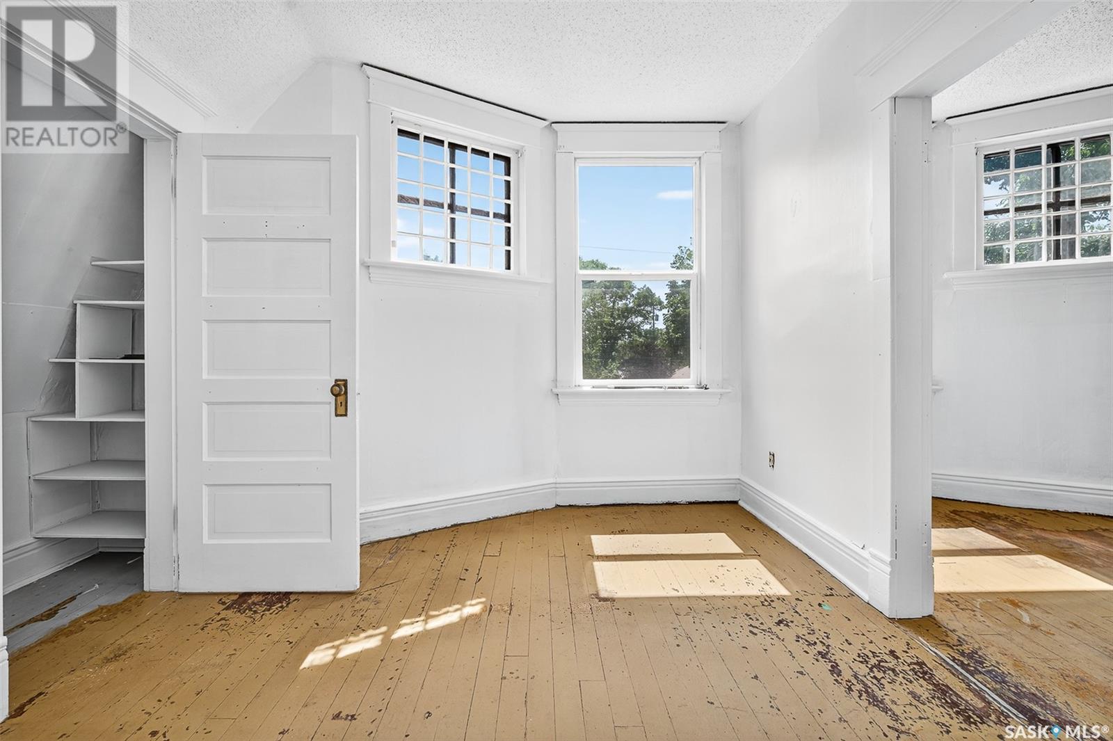 Photo 39 of 430 Ominica Street W, Moose Jaw SK