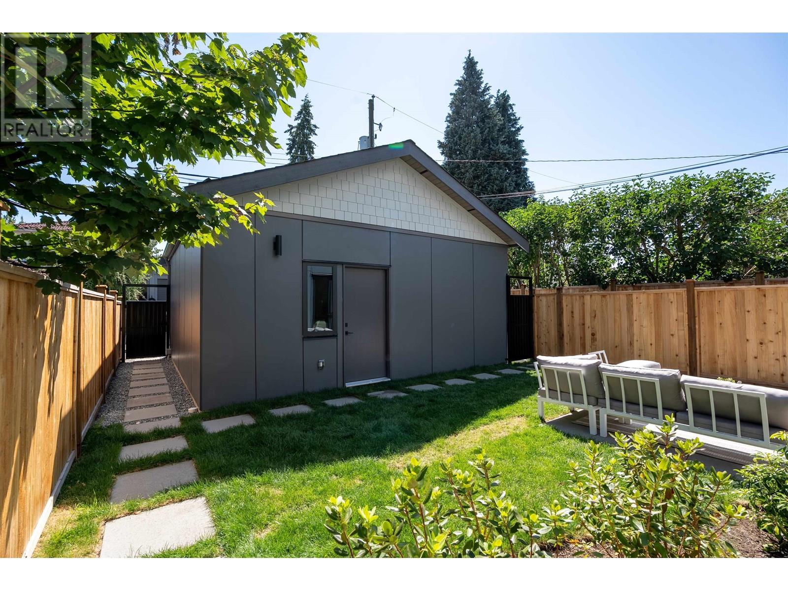 Photo 16 of 2 356 E 40th Avenue, Vancouver BC