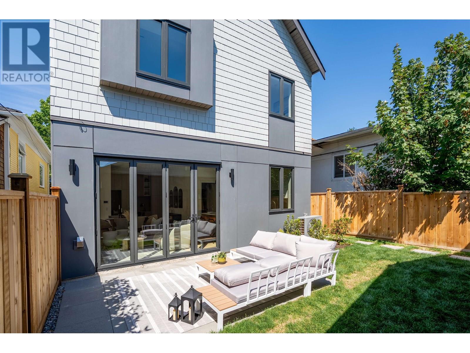 Photo 15 of 2 356 E 40th Avenue, Vancouver BC