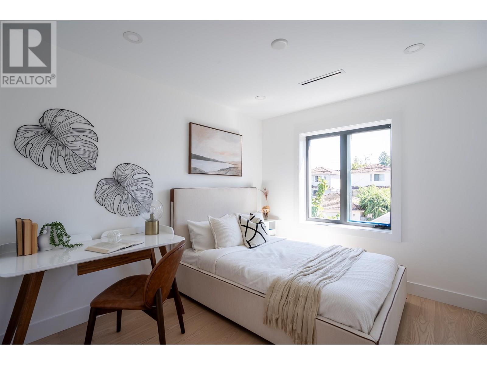 Photo 10 of 2 356 E 40th Avenue, Vancouver BC