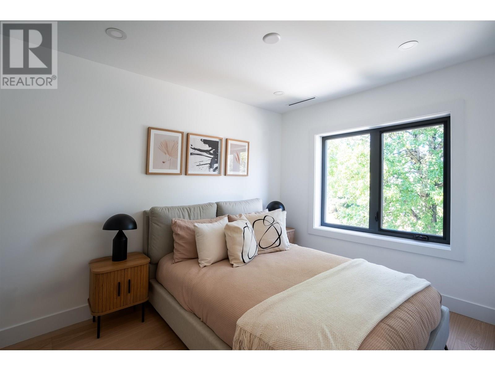 Photo 15 of 1 356 E 40th Avenue, Vancouver BC