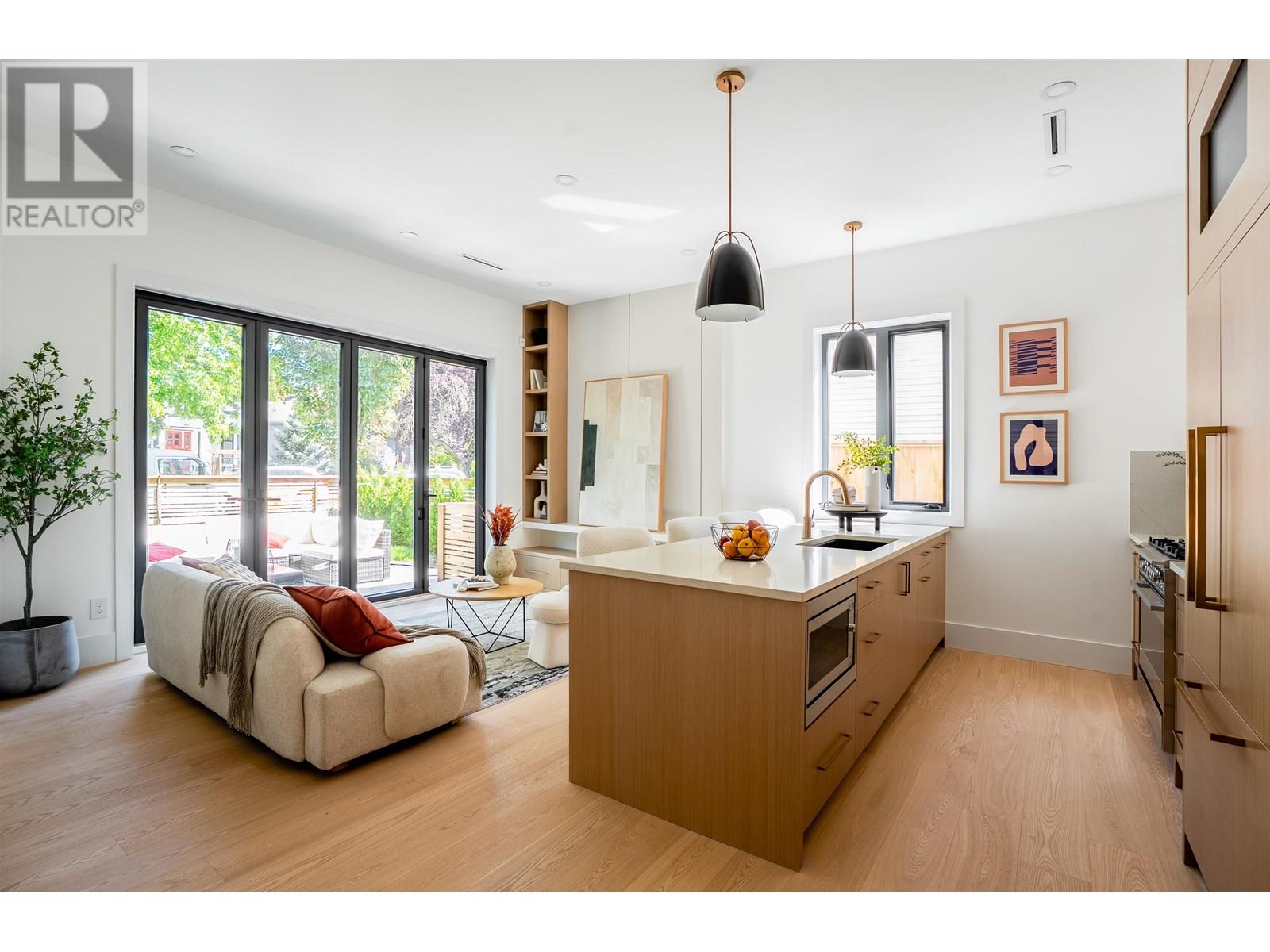 Photo 4 of 1 356 E 40th Avenue, Vancouver BC
