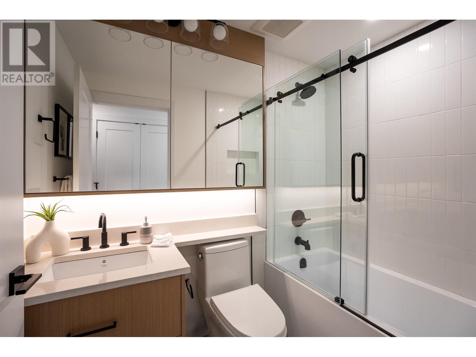 Photo 17 of 1 356 E 40th Avenue, Vancouver BC