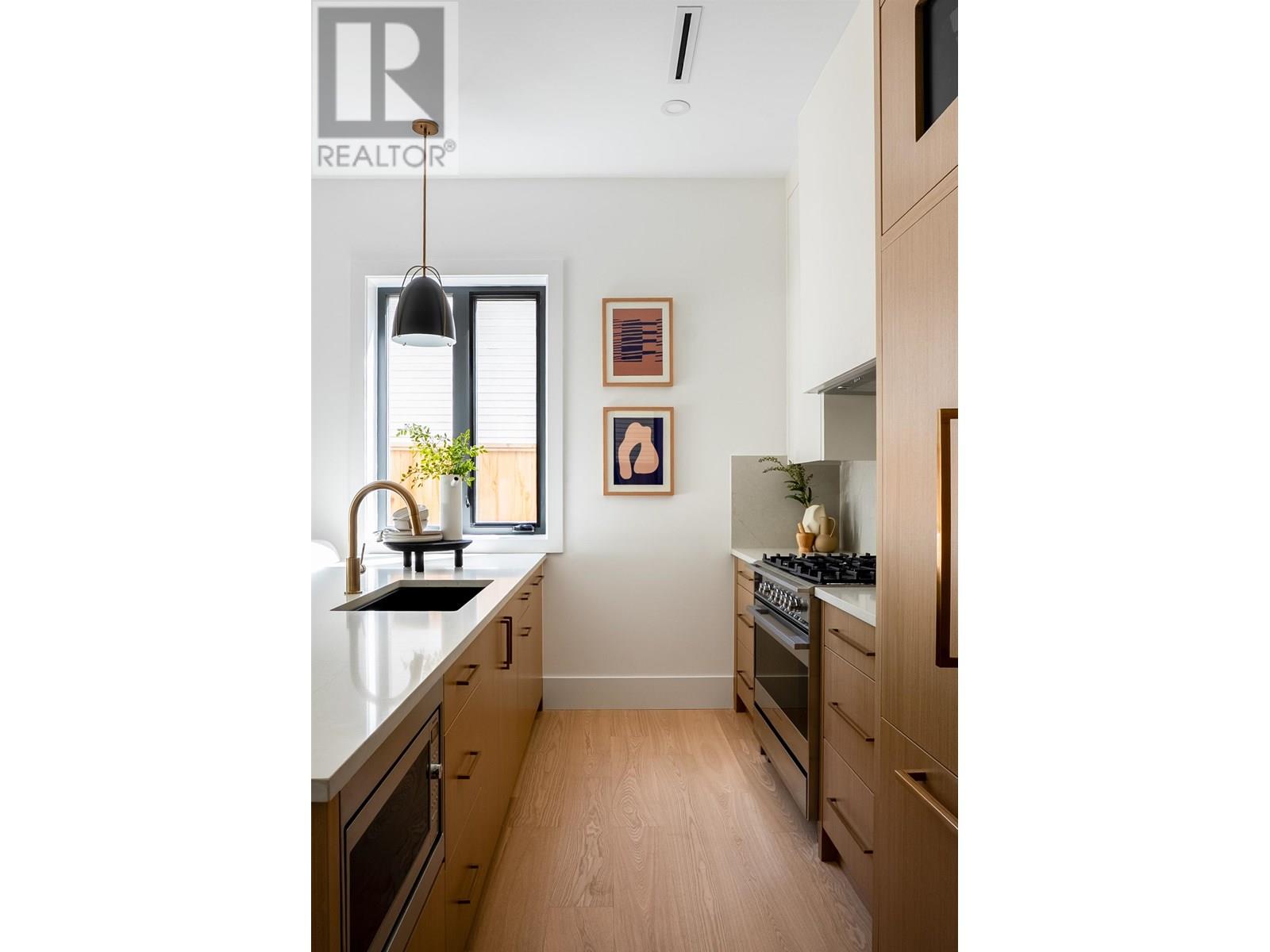 Photo 2 of 1 356 E 40th Avenue, Vancouver BC