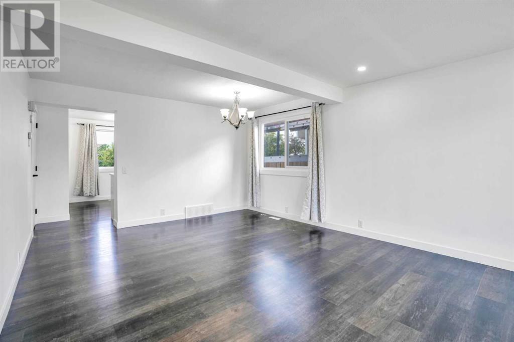 Single Family House for Sale in  falshire Drive NE Falconridge Calgary 