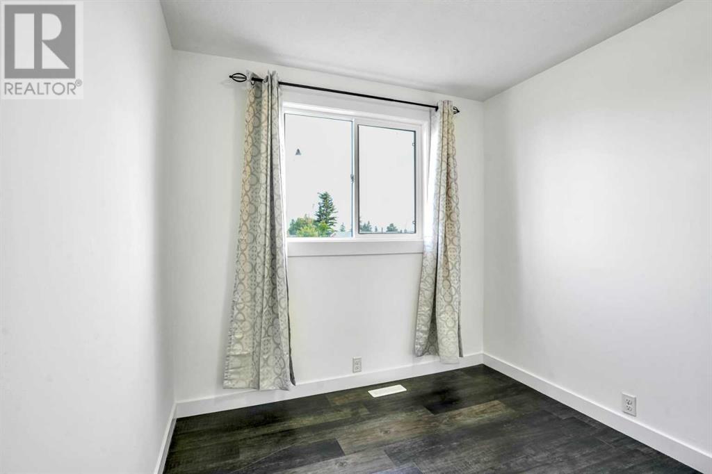 Single Family House for Sale in  falshire Drive NE Falconridge Calgary 
