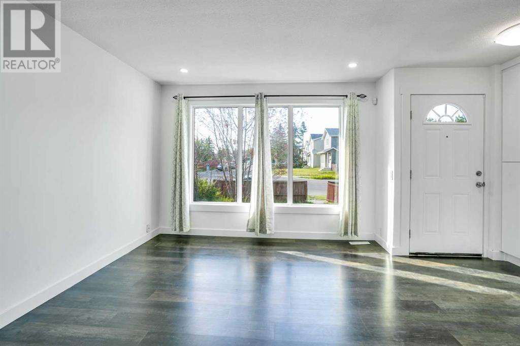 Single Family House for Sale in  falshire Drive NE Falconridge Calgary 