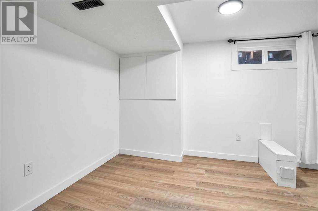 Single Family House for Sale in  falshire Drive NE Falconridge Calgary 