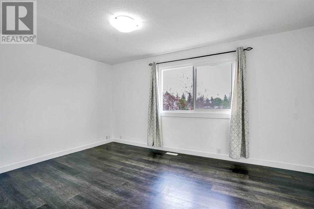 Single Family House for Sale in  falshire Drive NE Falconridge Calgary 