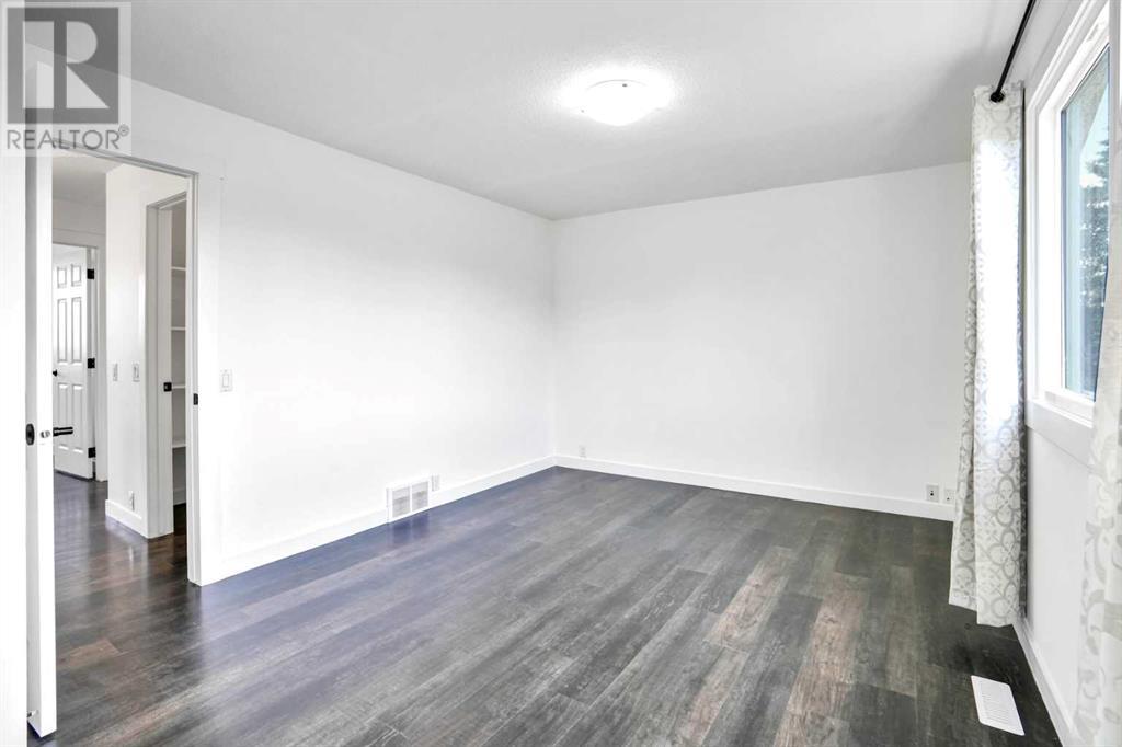 Single Family House for Sale in  falshire Drive NE Falconridge Calgary 