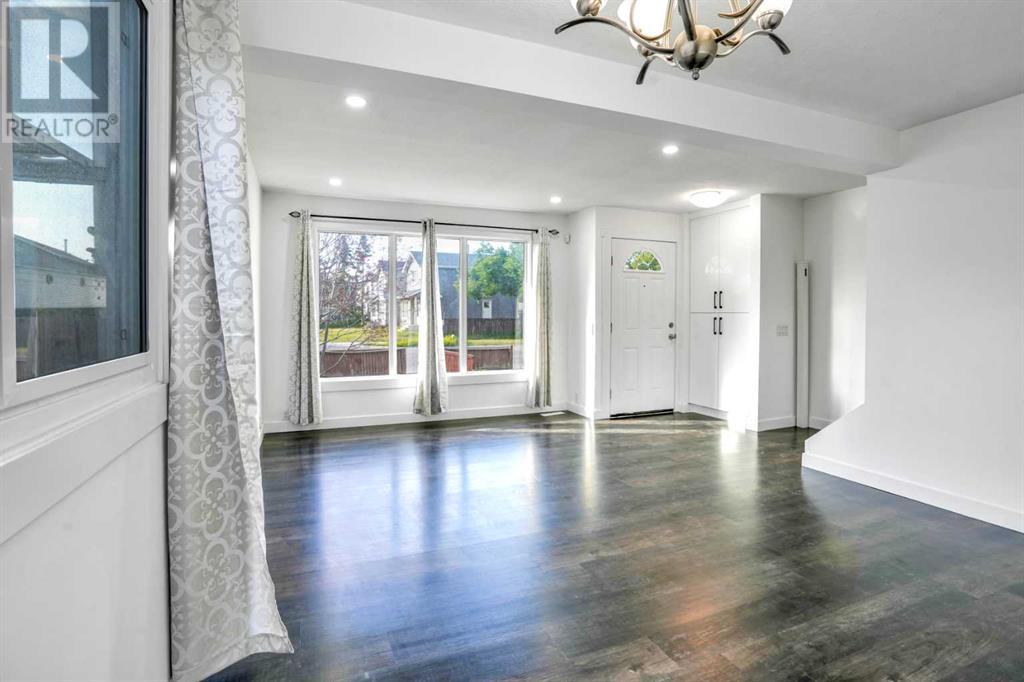Single Family House for Sale in  falshire Drive NE Falconridge Calgary 