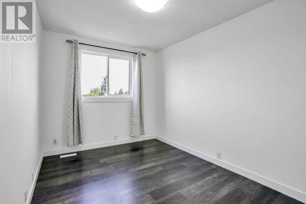 Single Family House for Sale in  falshire Drive NE Falconridge Calgary 