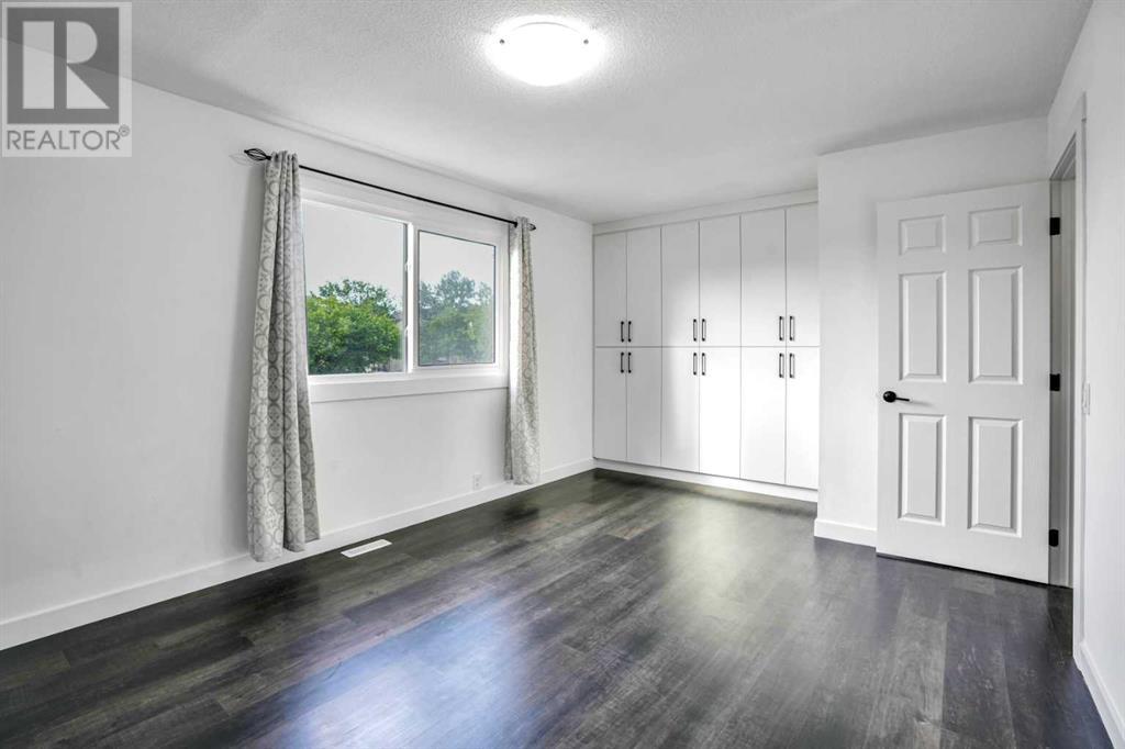 Single Family House for Sale in  falshire Drive NE Falconridge Calgary 