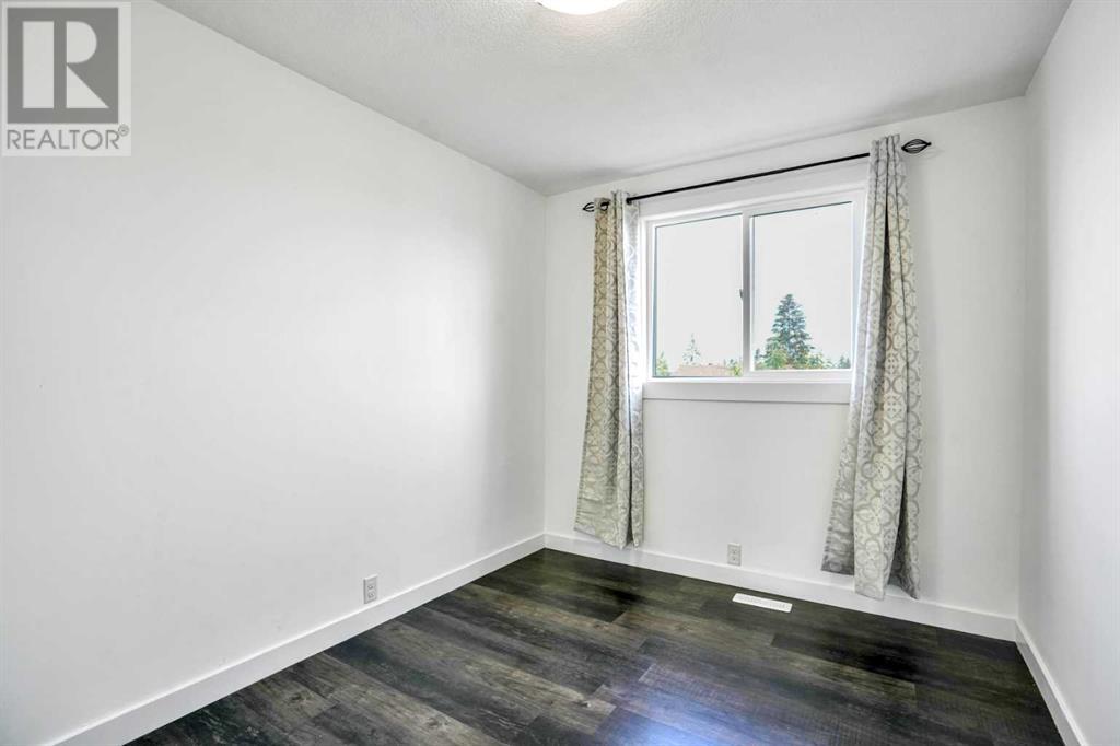 Single Family House for Sale in  falshire Drive NE Falconridge Calgary 