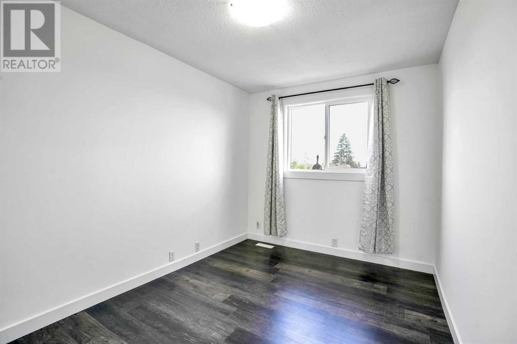 Single Family House for Sale in  falshire Drive NE Falconridge Calgary 