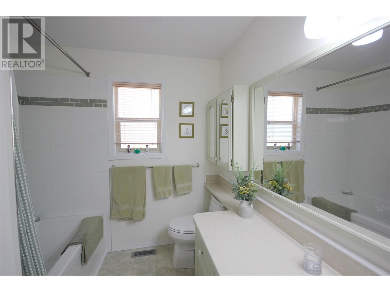 105 1634 Carmi Avenue, Penticton