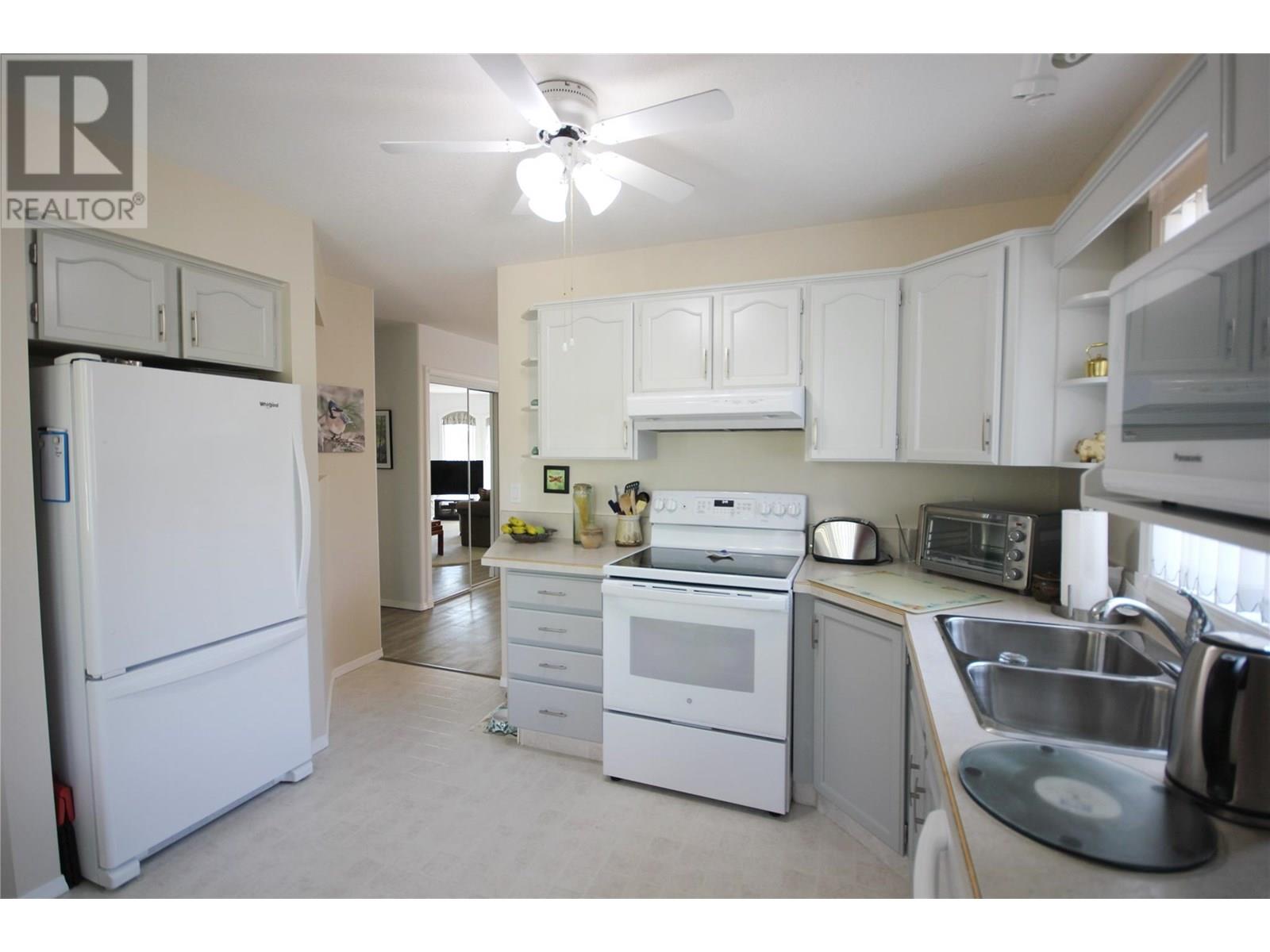 105 1634 Carmi Avenue, Penticton