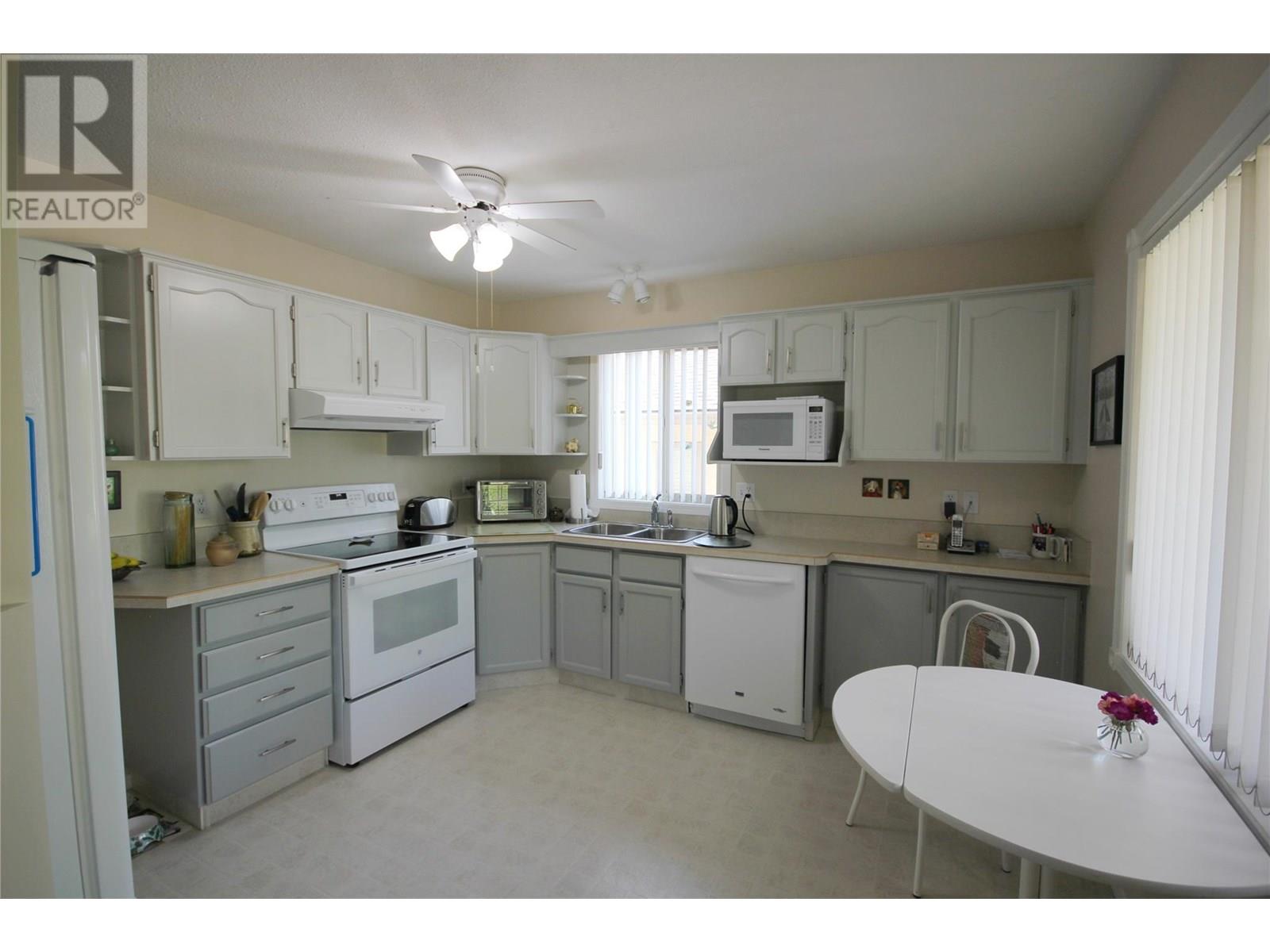 105 1634 Carmi Avenue, Penticton