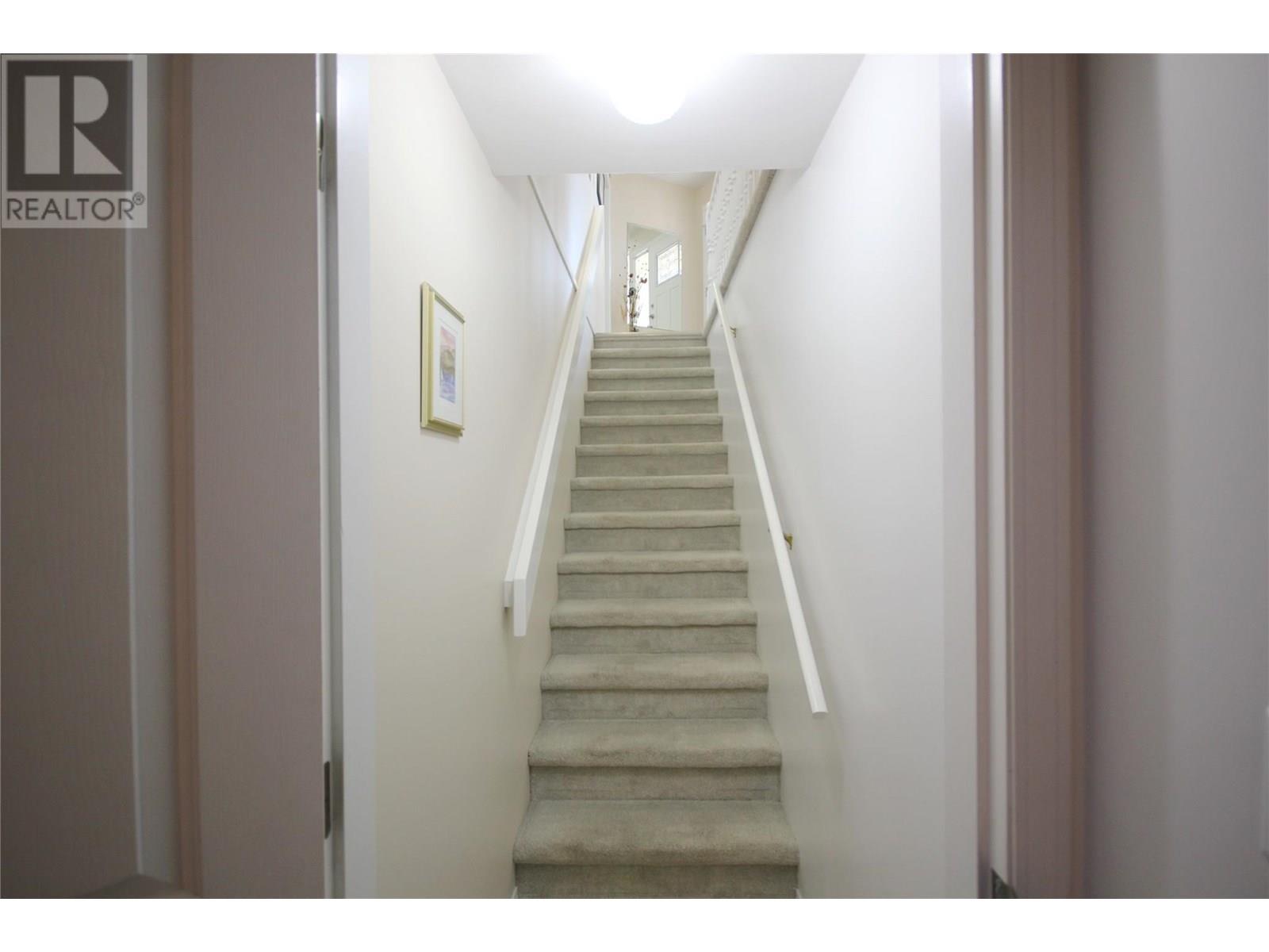 105 1634 Carmi Avenue, Penticton
