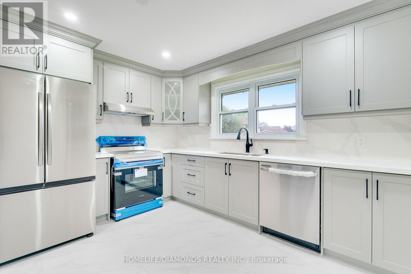Photo 9 of 7305 Merritt Avenue, Niagara Falls ON