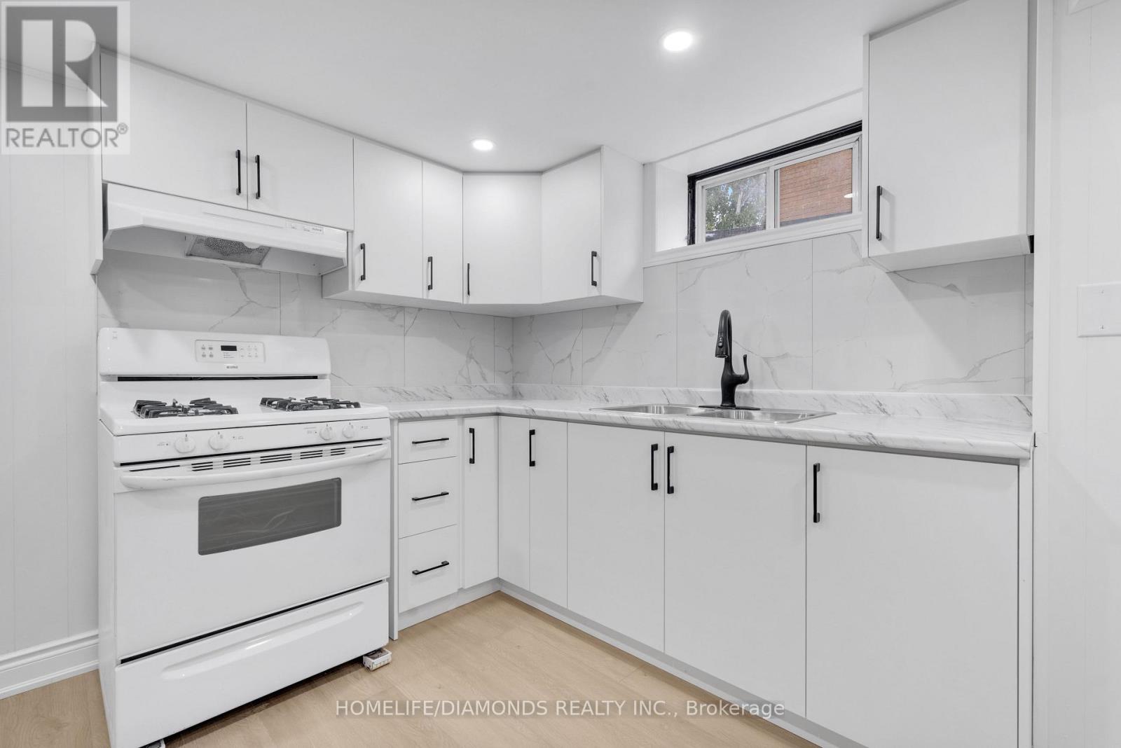 Photo 12 of 7305 Merritt Avenue, Niagara Falls ON