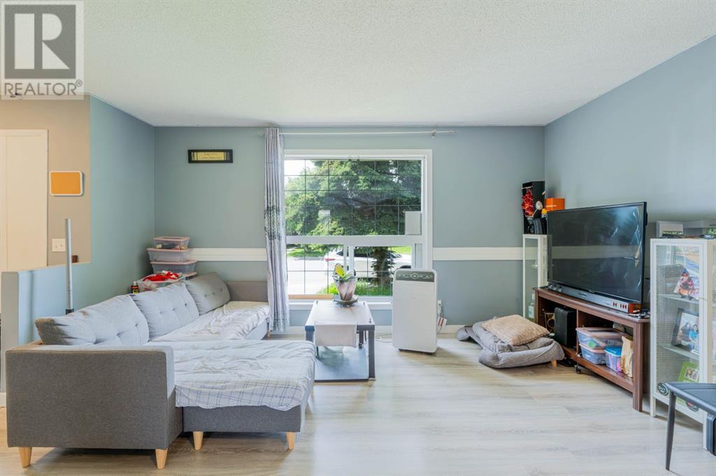 Photo 4 of 136 Martindale Drive Ne, Calgary AB