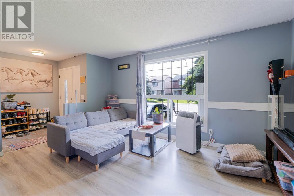 Photo 5 of 136 Martindale Drive Ne, Calgary AB