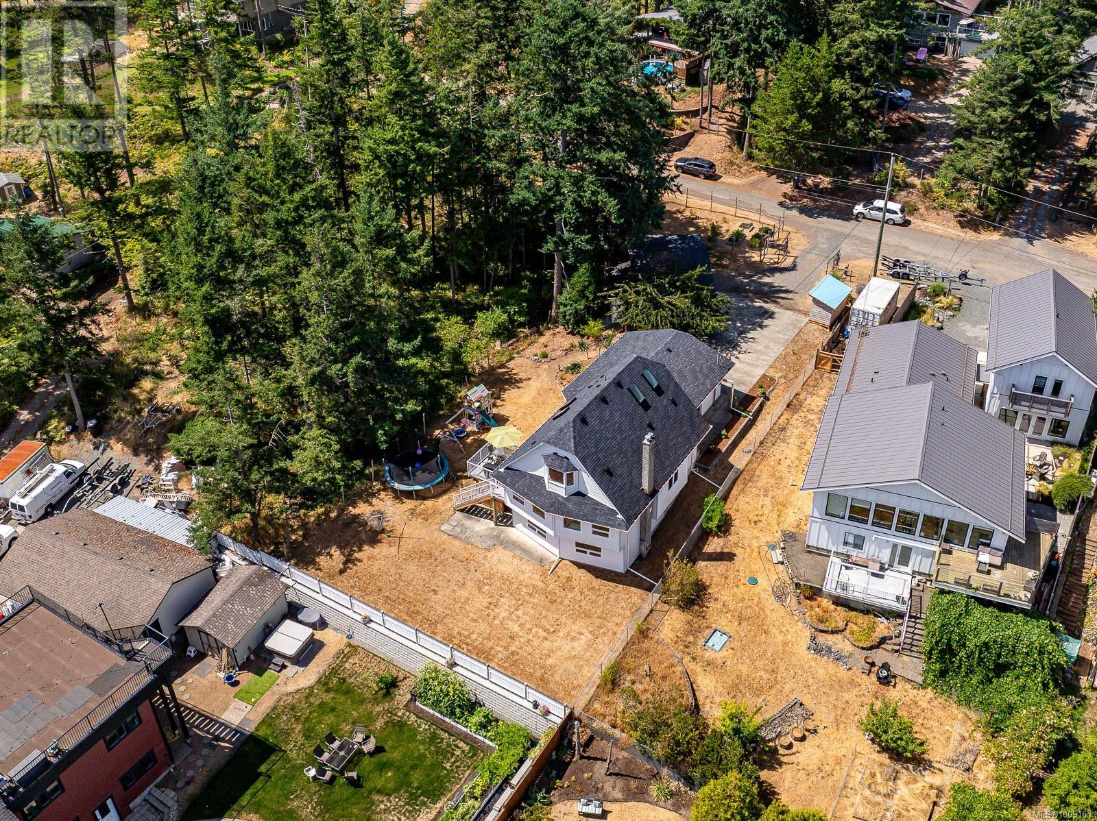 532 Walter Rd, Comox