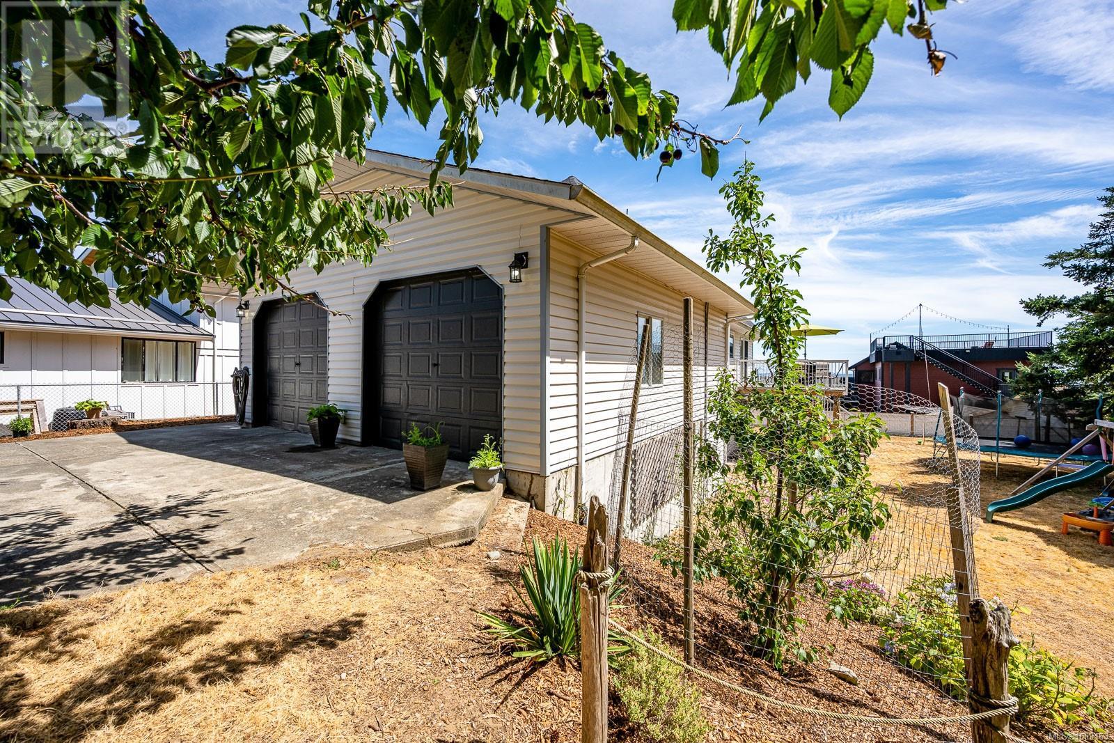 532 Walter Rd, Comox