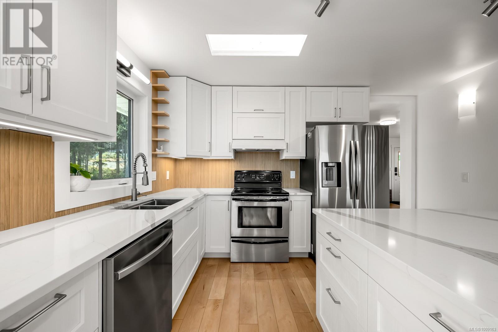 532 Walter Rd, Comox