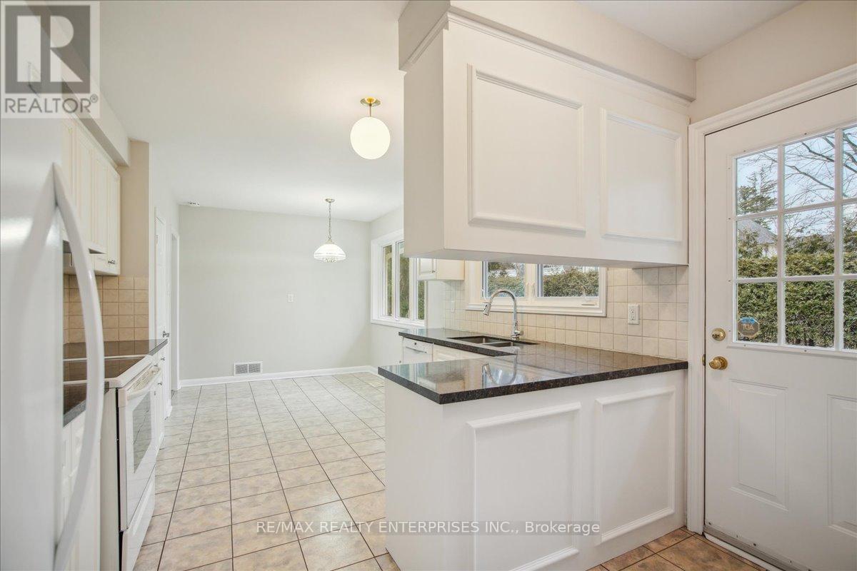 Photo 11 of 613 Sequin Crescent, Mississauga ON