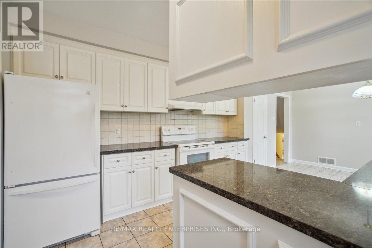 Photo 12 of 613 Sequin Crescent, Mississauga ON