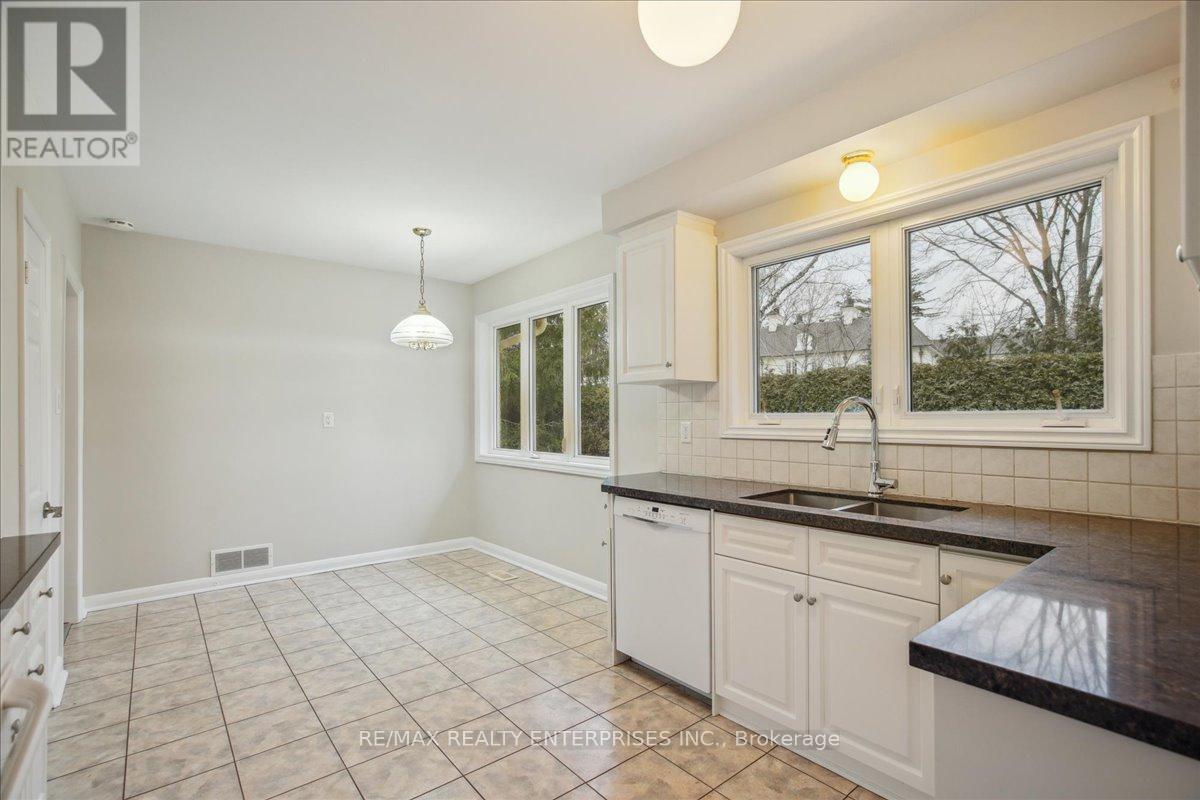 Photo 13 of 613 Sequin Crescent, Mississauga ON