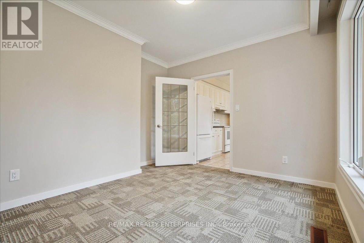 Photo 16 of 613 Sequin Crescent, Mississauga ON