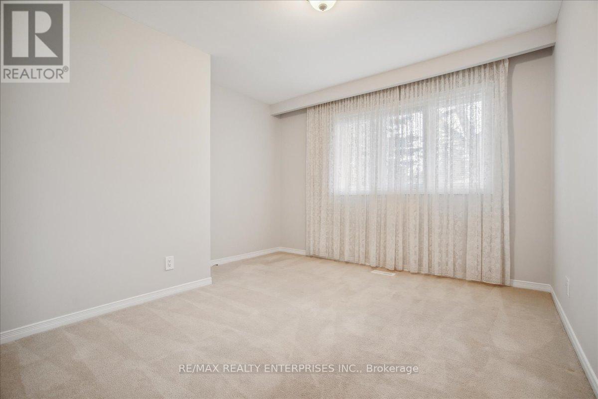 Photo 18 of 613 Sequin Crescent, Mississauga ON