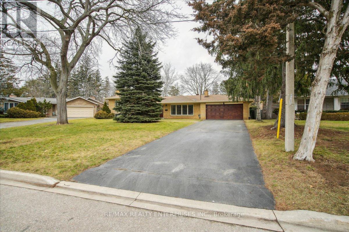 Photo 2 of 613 Sequin Crescent, Mississauga ON