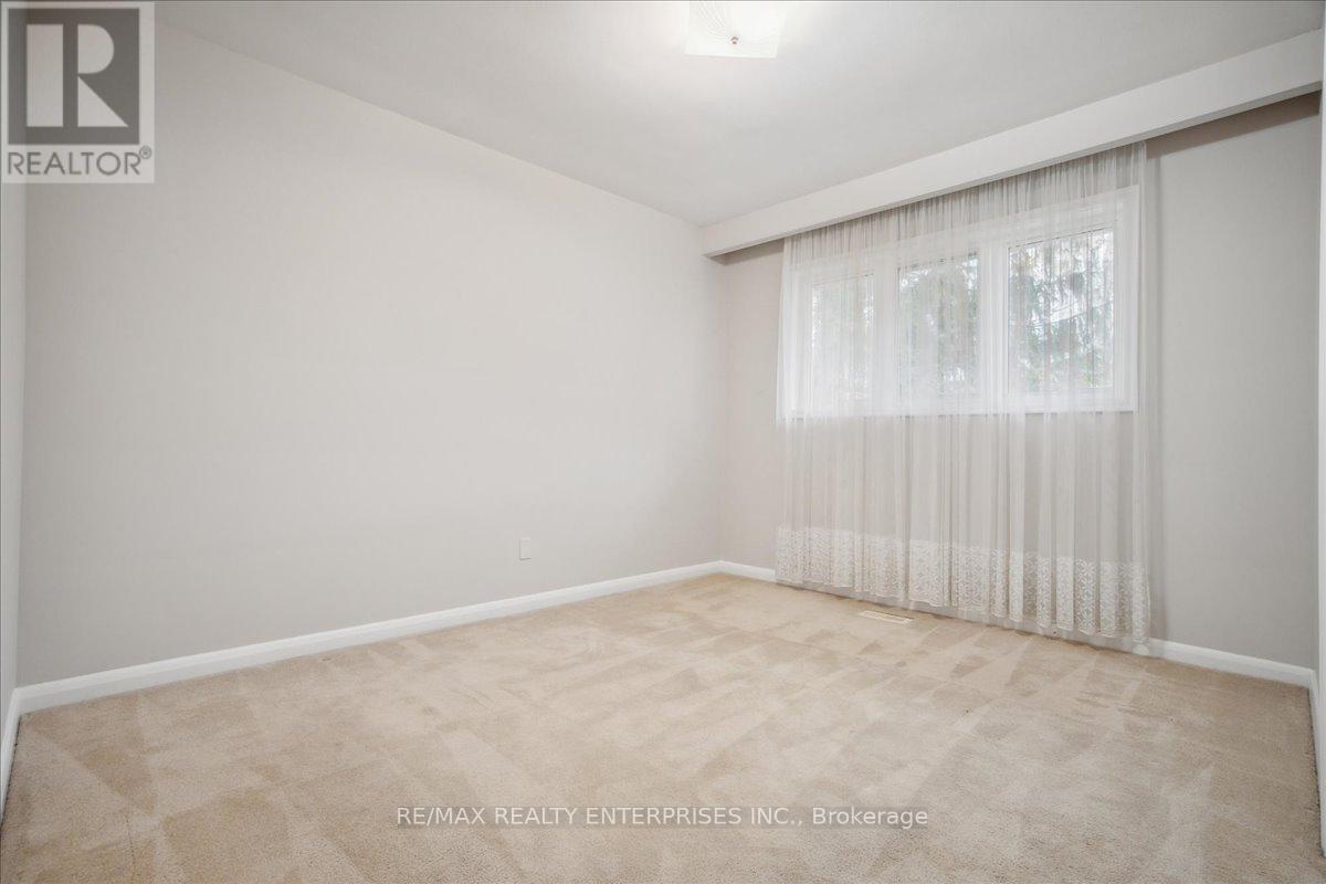 Photo 25 of 613 Sequin Crescent, Mississauga ON