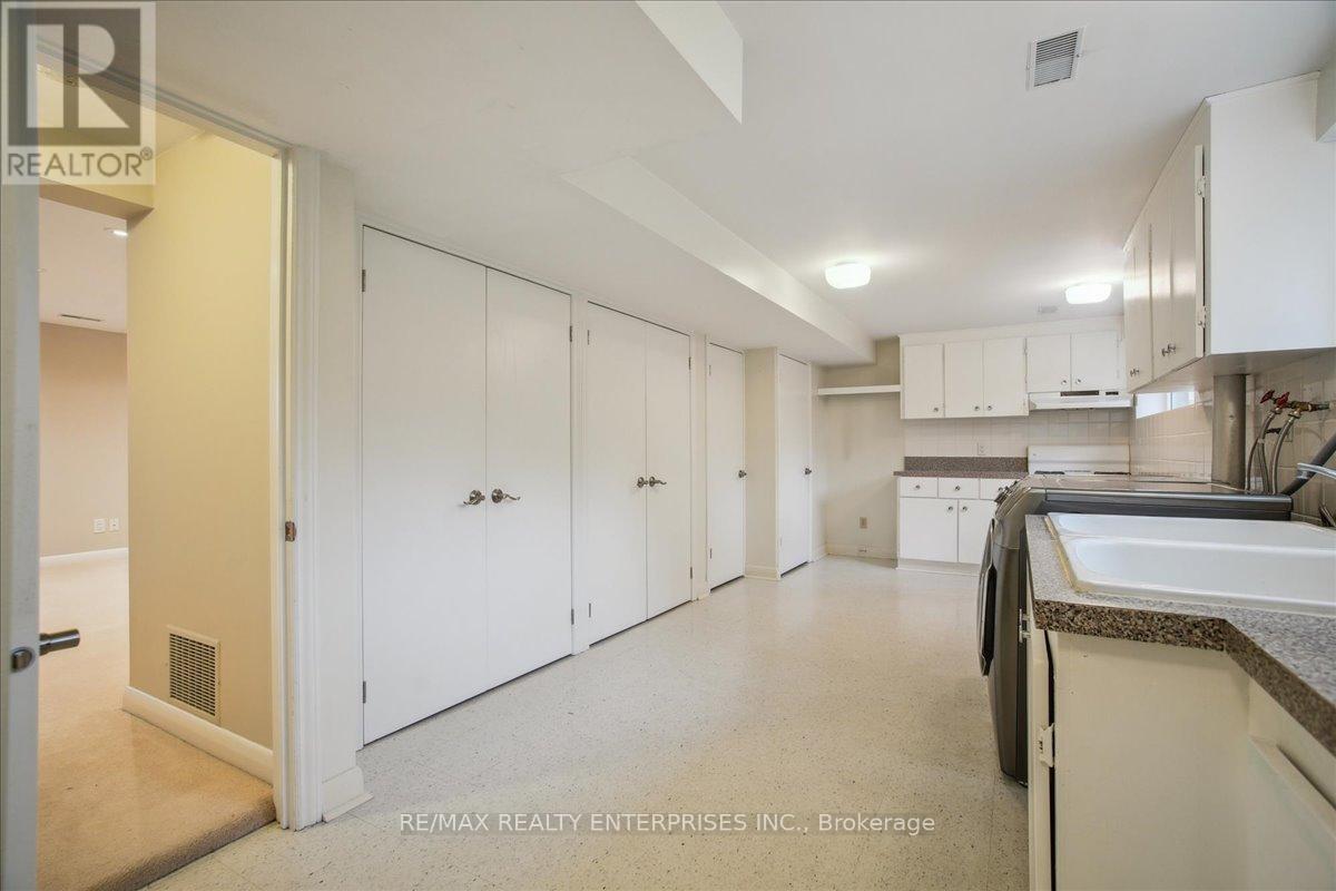 Photo 32 of 613 Sequin Crescent, Mississauga ON