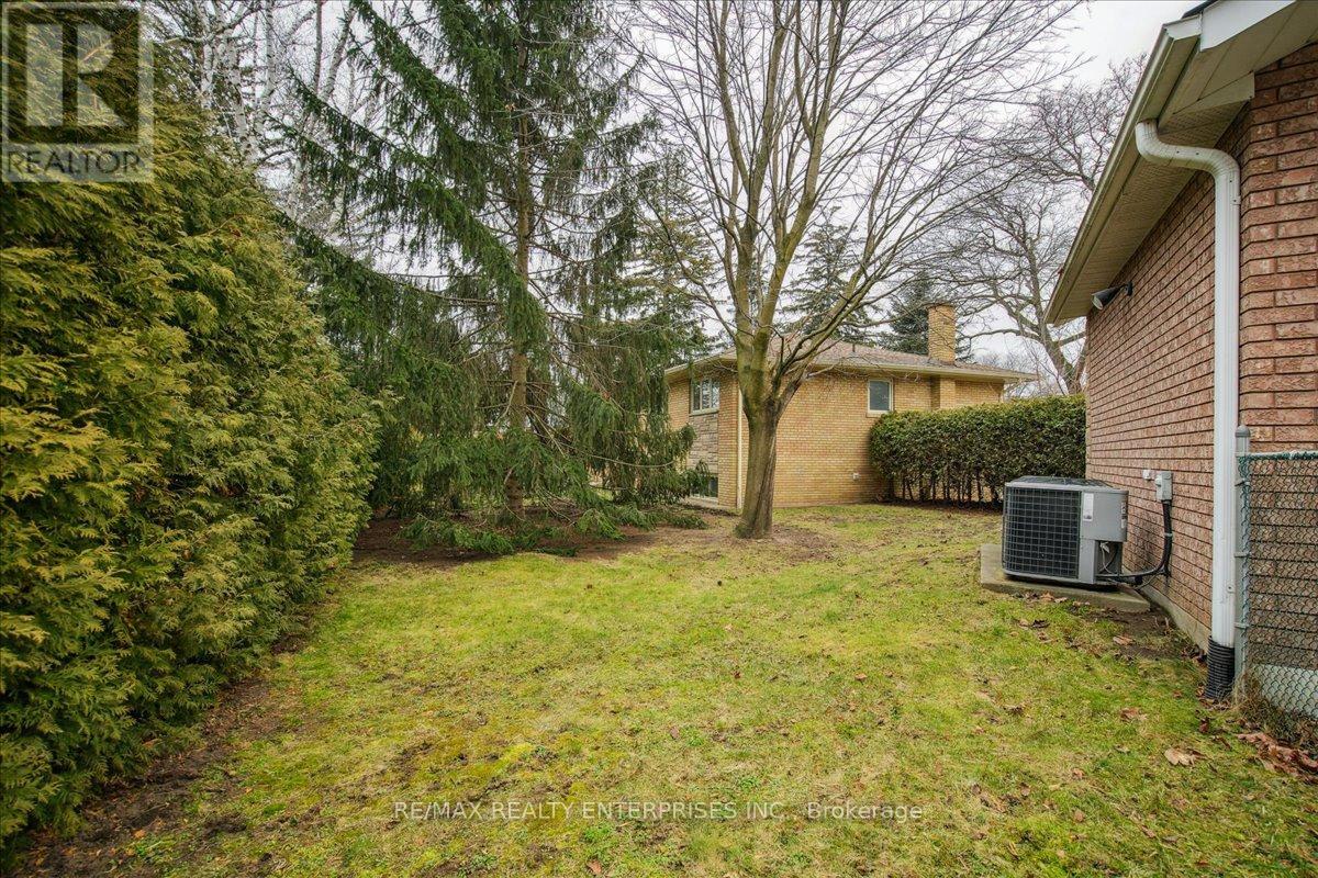 Photo 38 of 613 Sequin Crescent, Mississauga ON