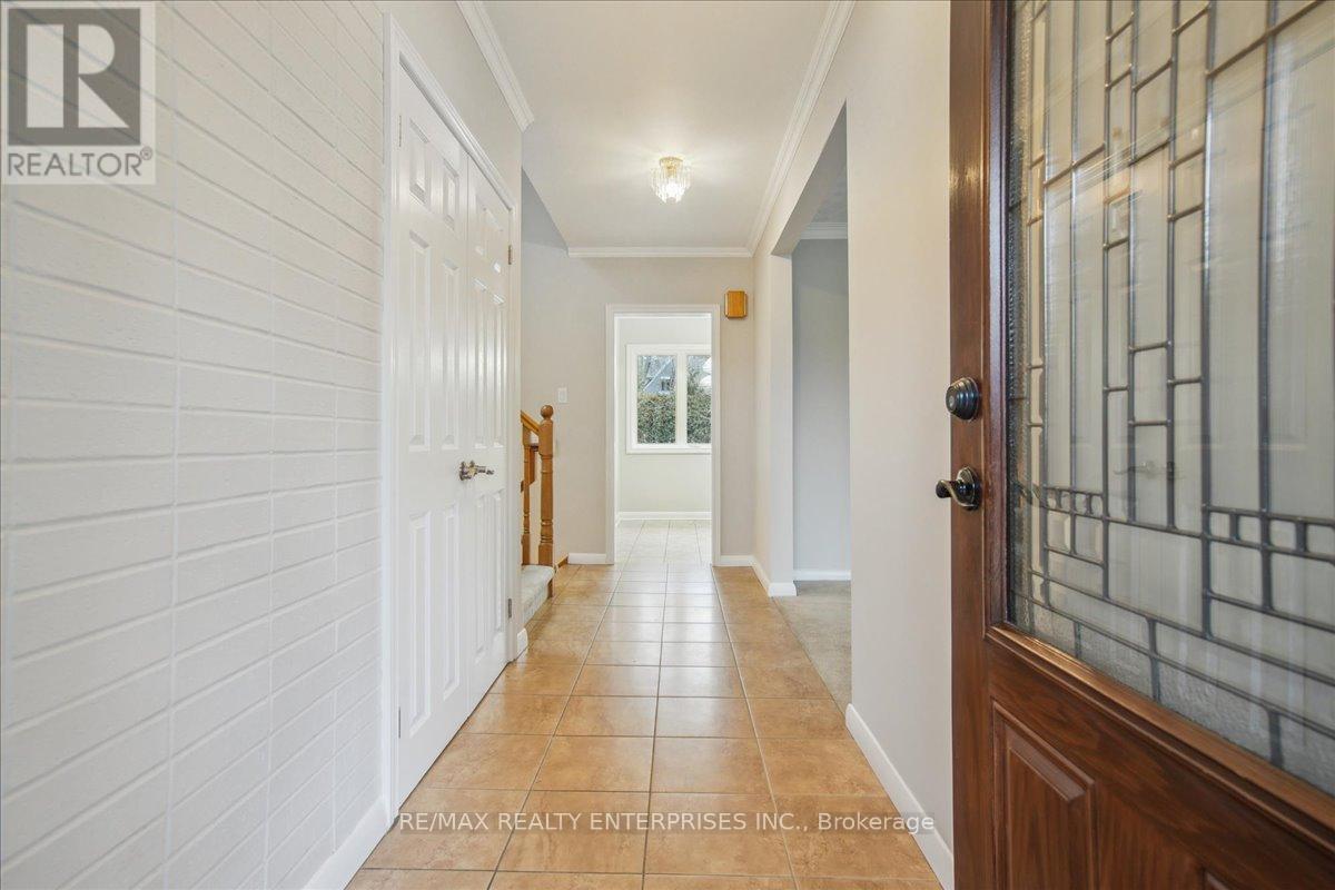 Photo 4 of 613 Sequin Crescent, Mississauga ON