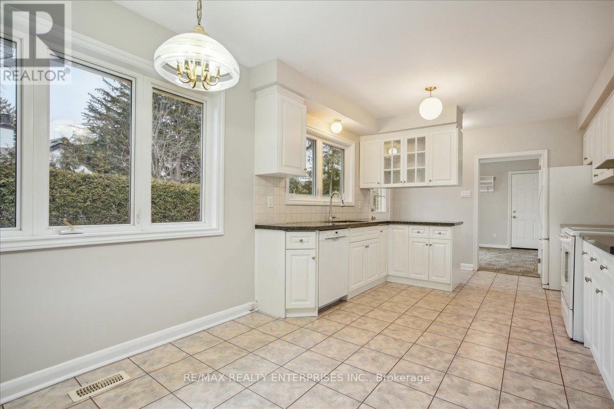 Photo 8 of 613 Sequin Crescent, Mississauga ON