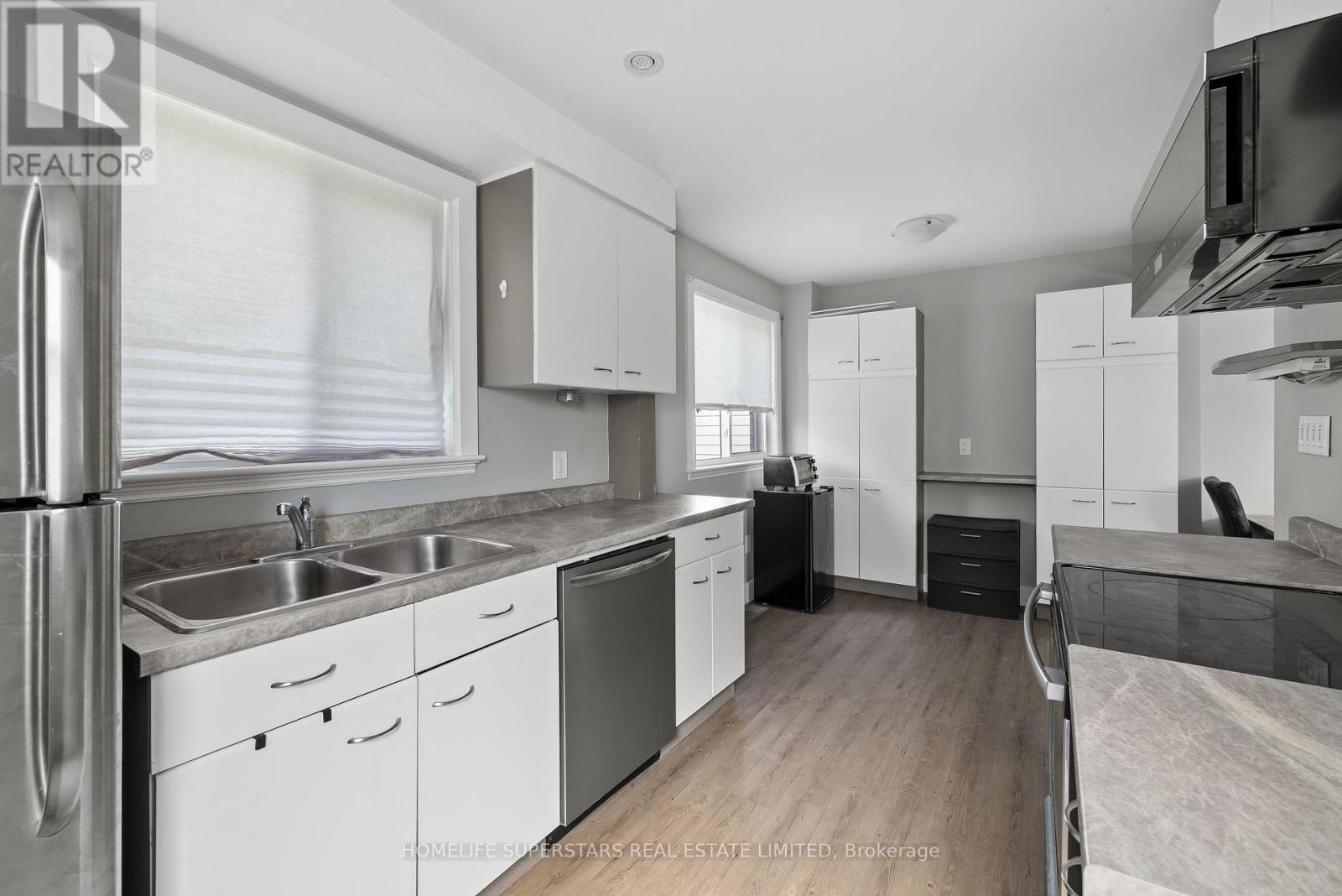 Photo 14 of 275 Raglan Road N, Kingston ON