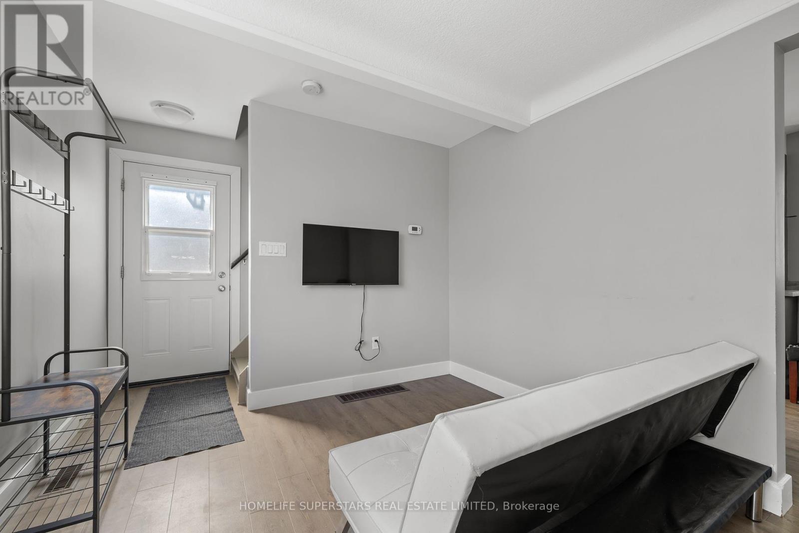 Photo 12 of 275 Raglan Road N, Kingston ON