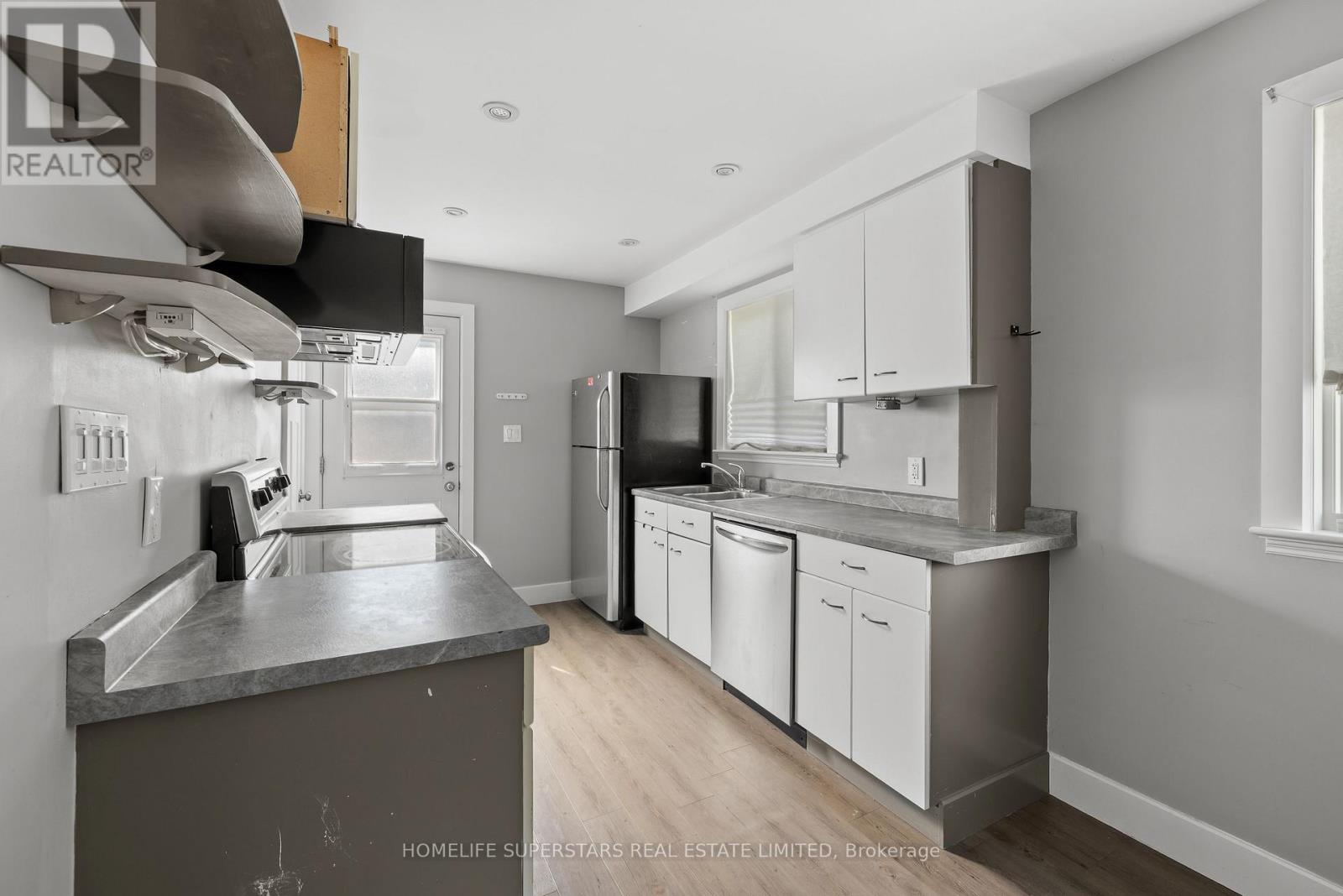 Photo 21 of 275 Raglan Road N, Kingston ON