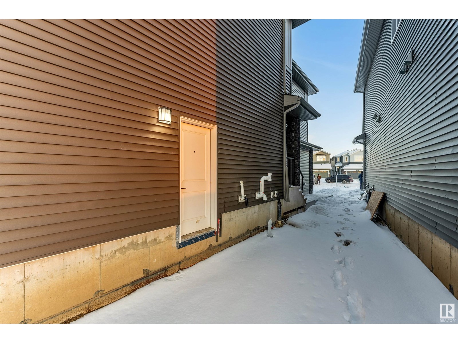 Photo 4 of 8414 228 A St Nw, Edmonton AB