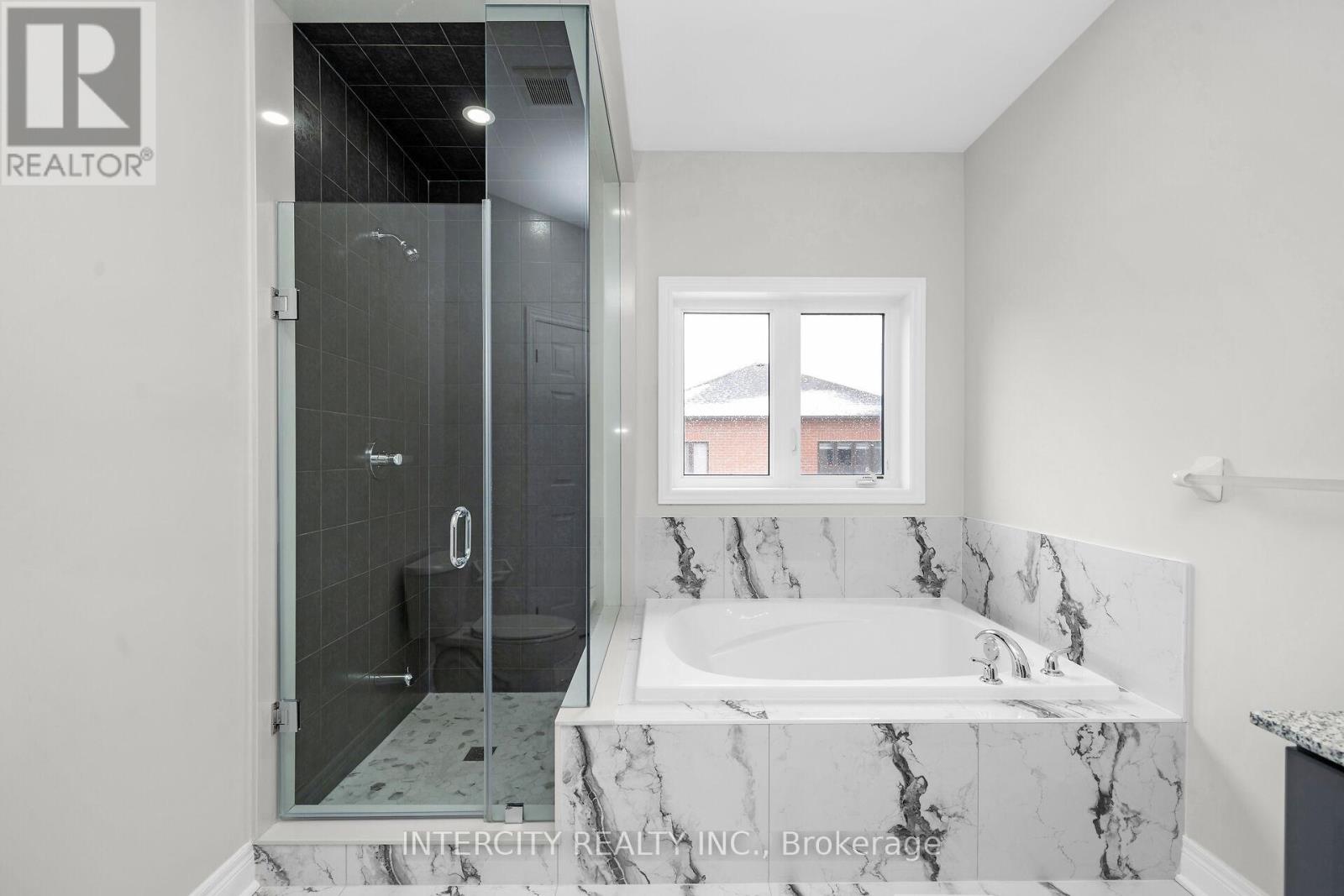 Photo 8 of 20 Kessler Drive, Brampton ON