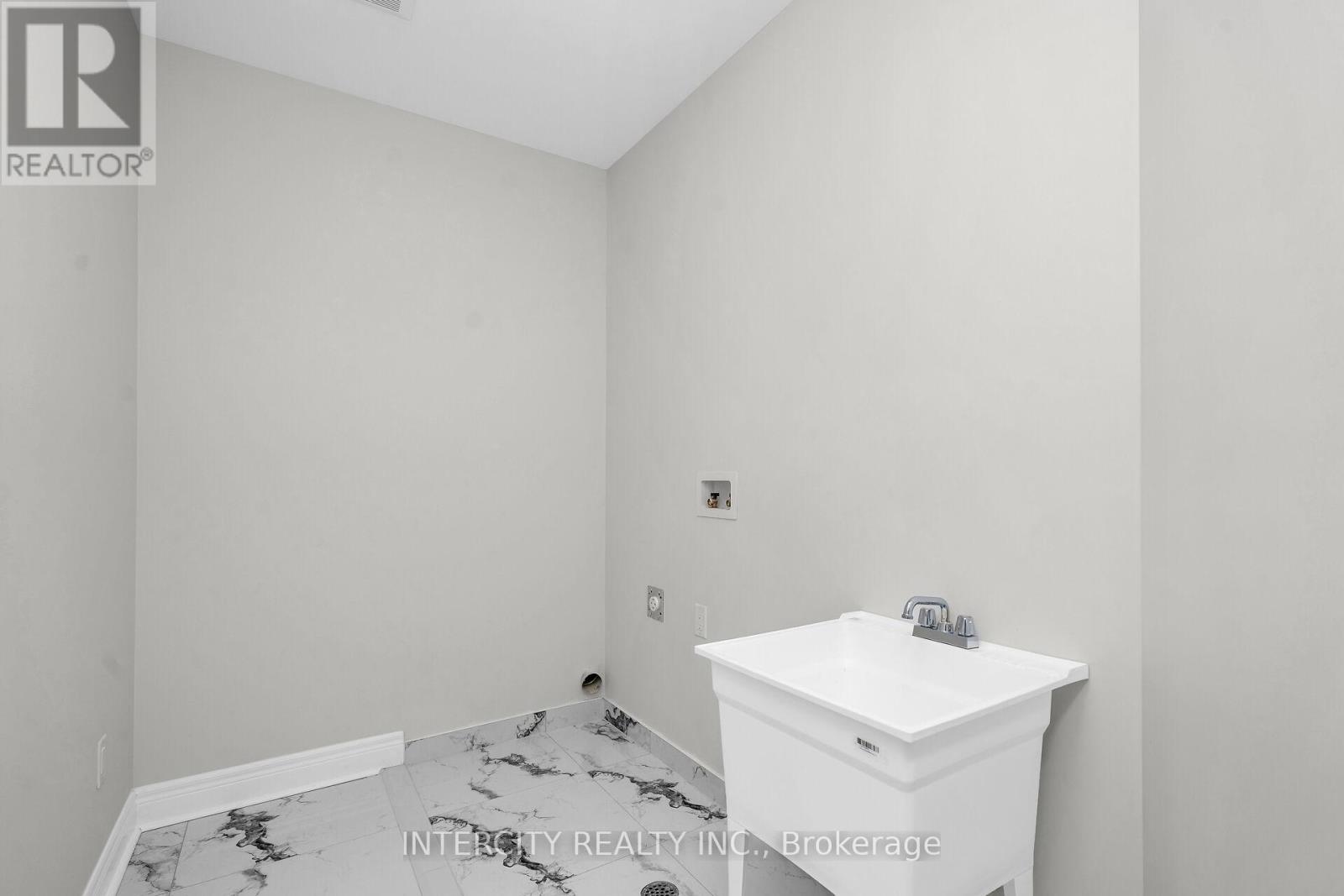 Photo 5 of 20 Kessler Drive, Brampton ON