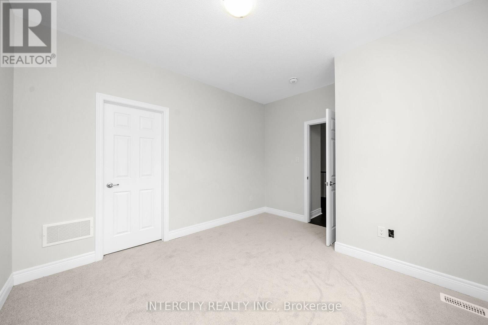 Photo 9 of 20 Kessler Drive, Brampton ON