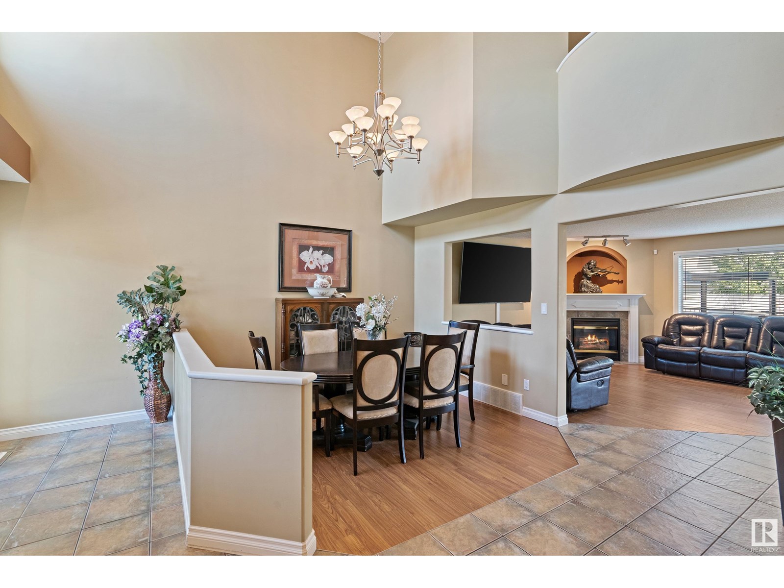 Photo 16 of 356 Calderon Cr Nw Nw, Edmonton AB
